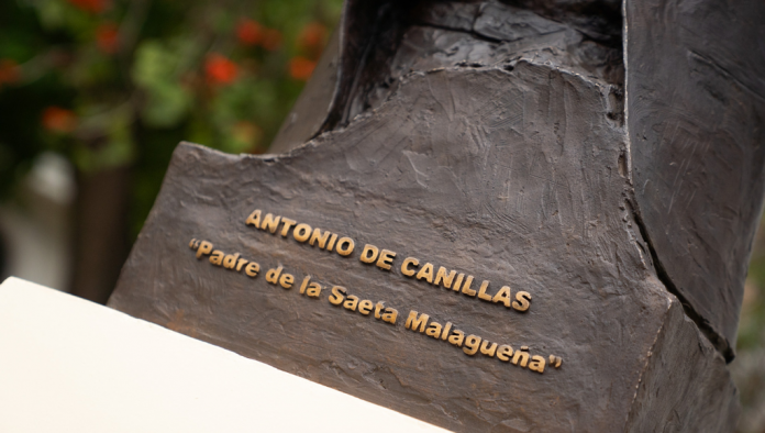 Escultura de bronce a Antonio de Canillas